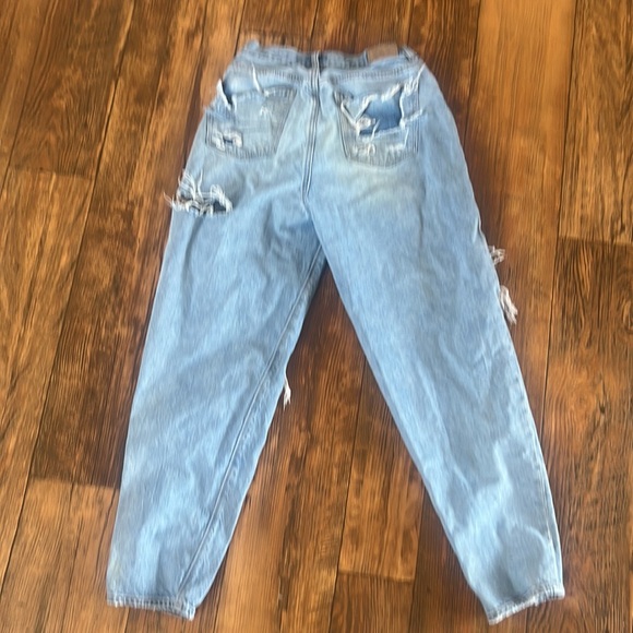 american eagle relaxed mom jean - Picture 2 of 2